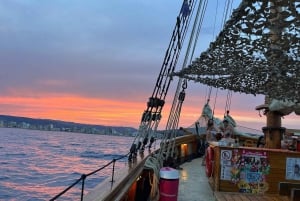 Palamós: tour en barco al atardecer con copa de cava