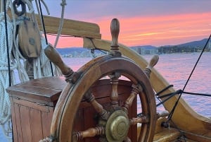 Palamós: tour en barco al atardecer con copa de cava
