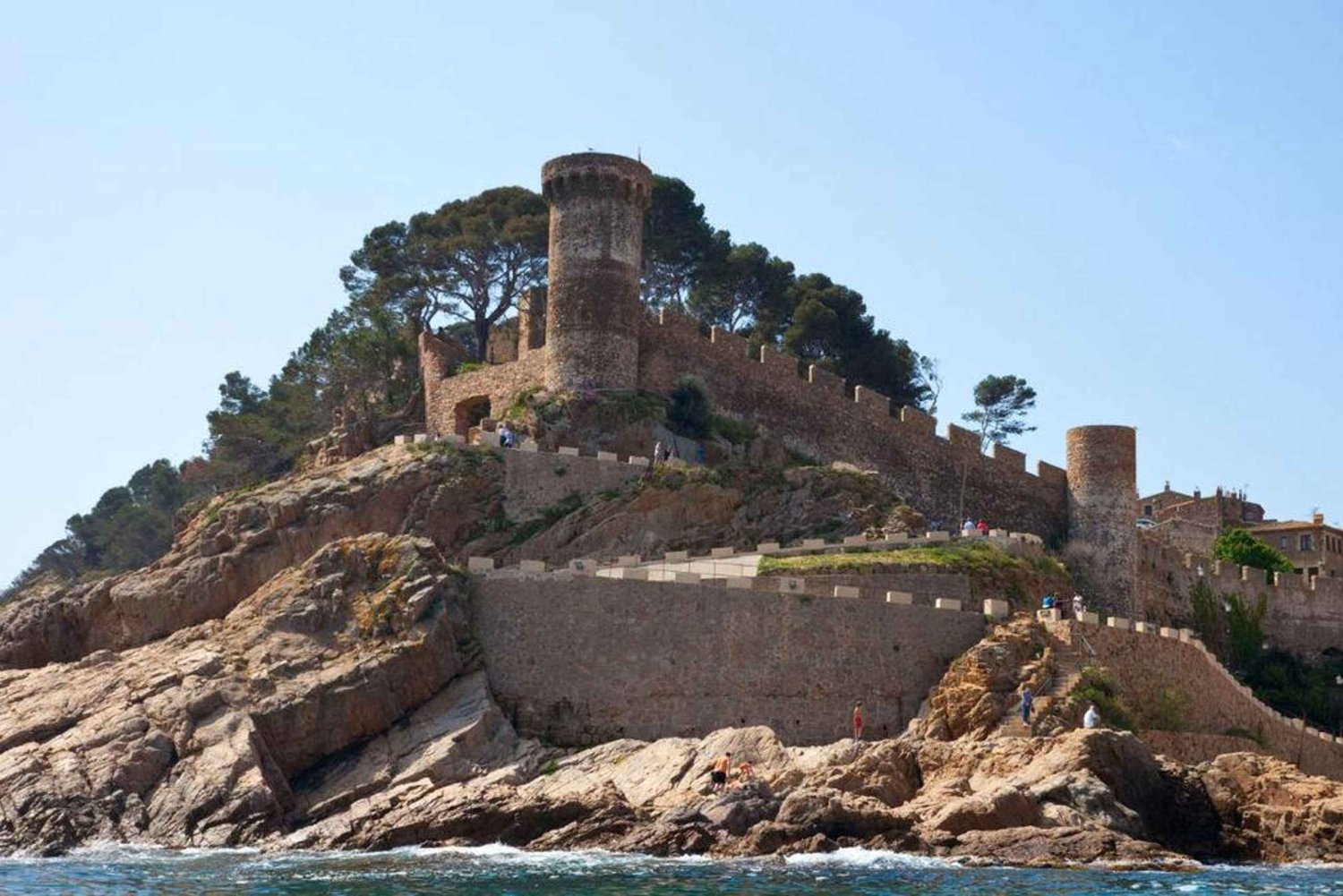 Private Medieval Villages Tour & Dinner at Sea