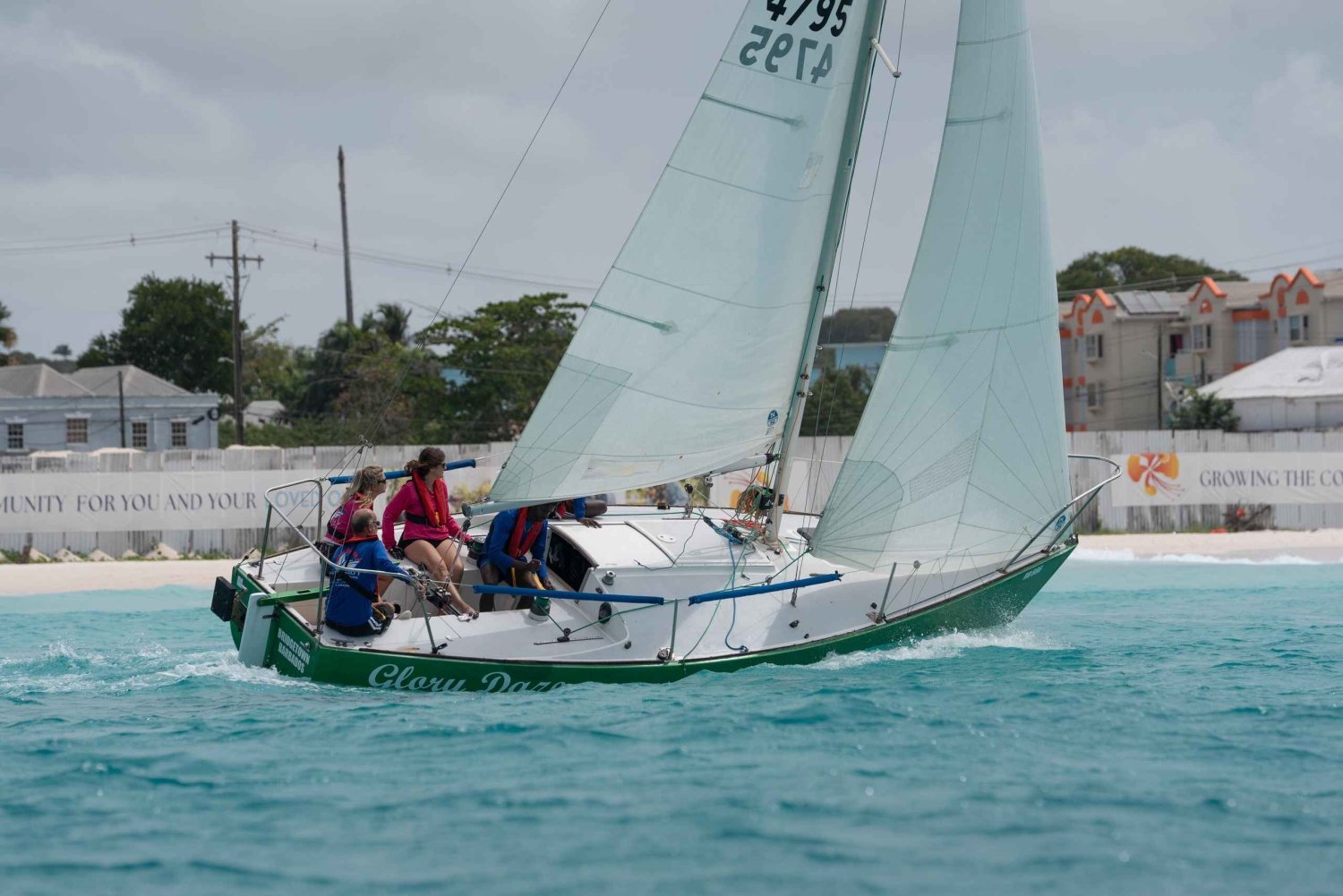 Race the Wind: J/24 seglingsäventyr i Barbados
