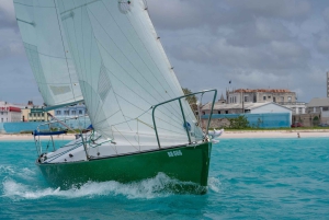 Gareggia con il vento: avventura in barca a vela J/24 alle Barbados