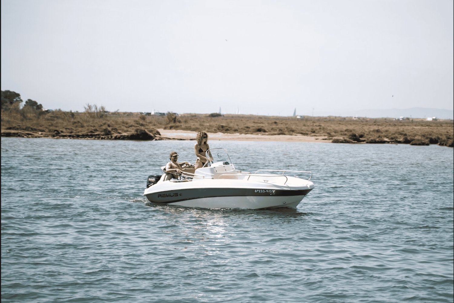 Roses: Båtutleie uten lisens