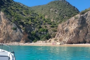 Sesimbra: Private boat trip in the Arrábida Natural Park.