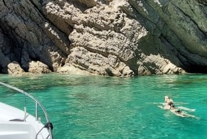 Sesimbra: Private boat trip in the Arrábida Natural Park.