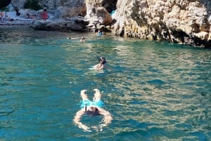 Sesimbra: Private boat trip in the Arrábida Natural Park.