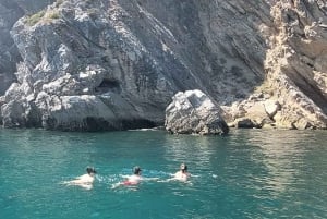 Sesimbra: Private boat trip in the Arrábida Natural Park.