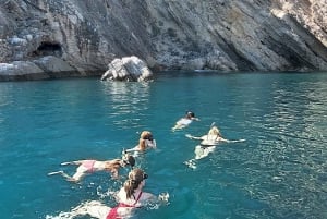 Sesimbra: Private boat trip in the Arrábida Natural Park.