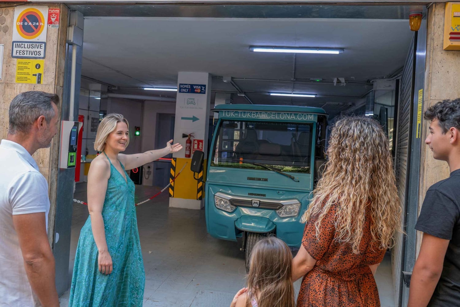 1,5 uur durende privétour door Barcelona en langs het strand met een tuktuk