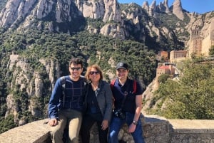 2日間のツアー:ガウディ、サグラダファミリア、モンセラット、葡萄畑