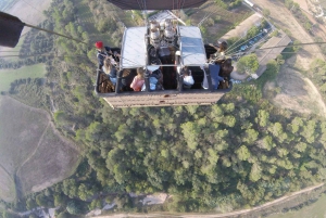 Vuelo en globo: vista panorámica de Montserrat y Transporte desde Barcelona