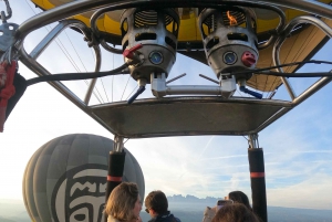 Vuelo en globo: vista panorámica de Montserrat y Transporte desde Barcelona