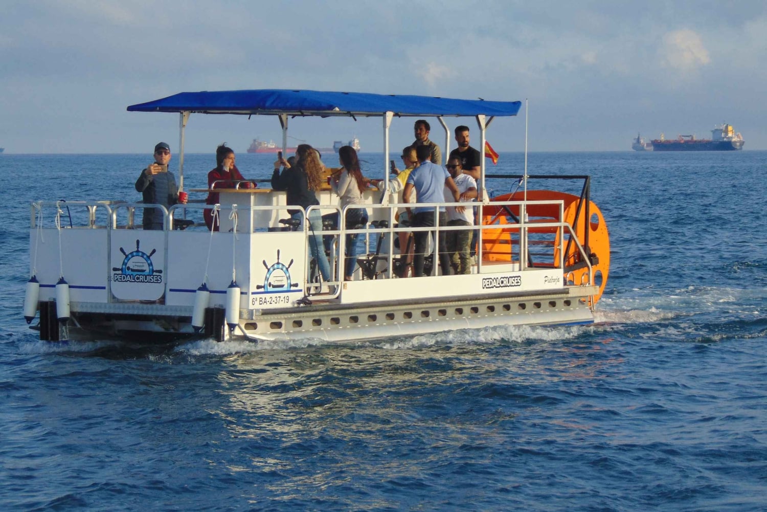 Barcelona: 1,5 horas de passeio particular de barco a pedais