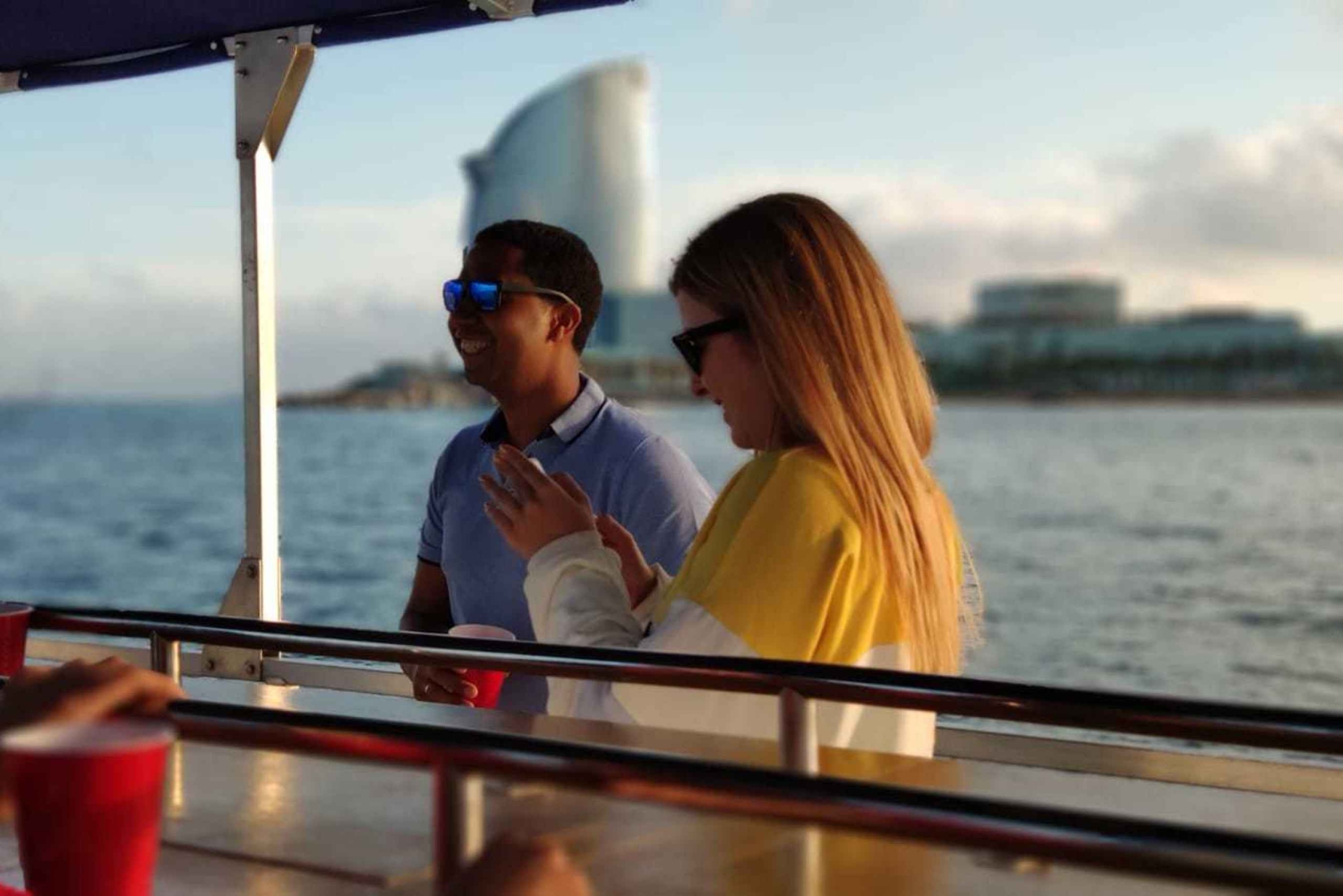 Barcelona: 1,5 horas de passeio particular de barco a pedais