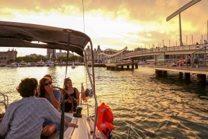 Barcelona: Sailing Tour with Vermouth and Drinks
