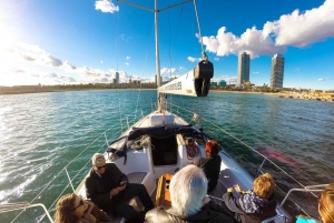 Barcelona: 1.5-Hour Sailing Tour with Vermouth and Drinks