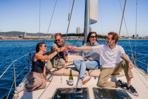 Barcelona: Zeiltocht van 1 uur, privéboot met open bar