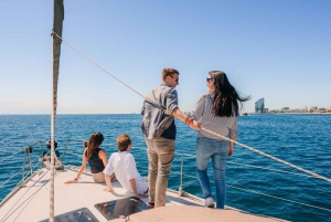 Barcelona: Zeiltocht van 1 uur, privéboot met open bar
