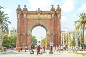 Barcellona: tour in Segway di Gaudí di 2,5 ore