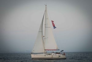 Barcelona: 2-Hour Light Brunch Sailing From Port Vell