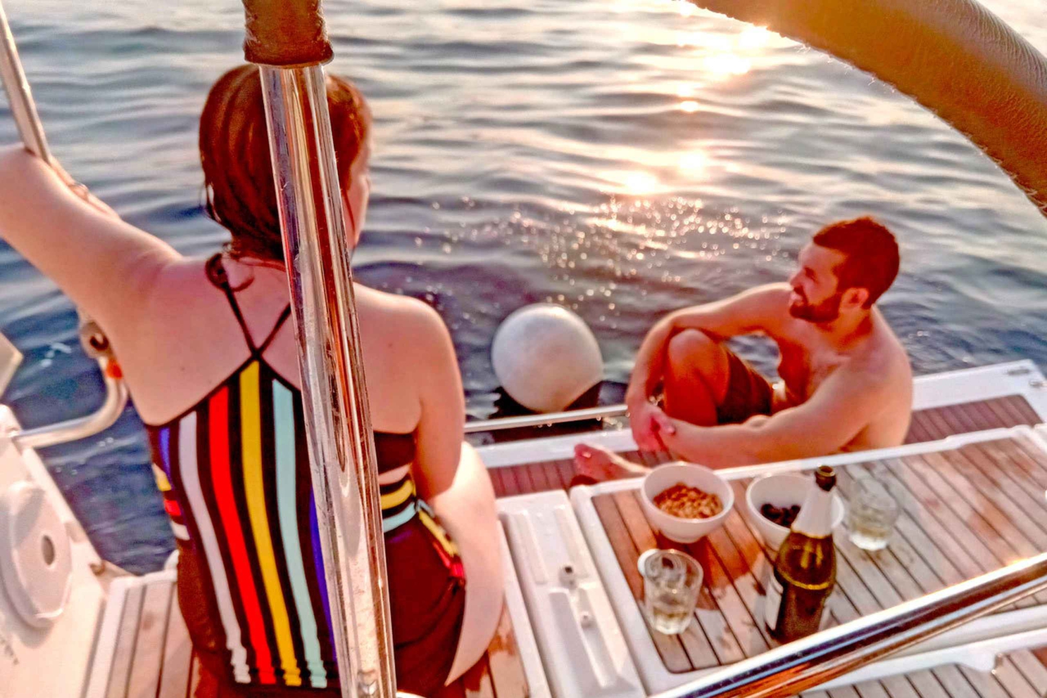 Barcelona 2 tunnin Välimeren purjehdus välipaloilla ja juomilla