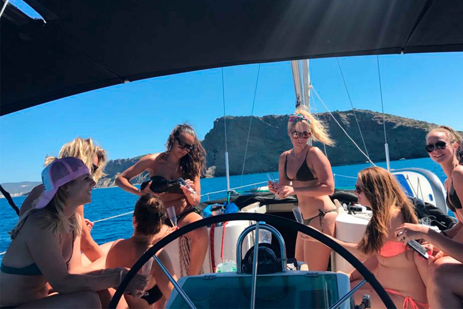 Barcellona: crociera in barca privata di 2 ore