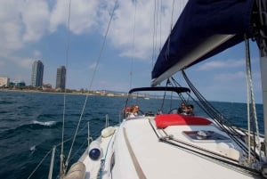 Barcelona: 2-Hour Private Sailing Boat Cruise