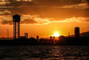 Barcelona: 2-timers privat solnedgangsseilopplevelse