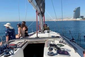 Barcelona: 2 timmars segelbåtstur med paddelbräda