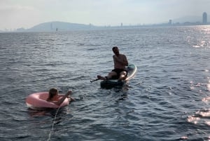 Barcelona: 2 timmars segelbåtstur med paddelbräda
