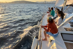 Барселона: 2-часовая экскурсия на парусной лодке с закусками и напитками