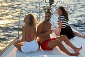 Барселона: 2-часовая экскурсия на парусной лодке с закусками и напитками