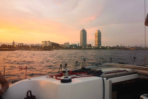 Barcellona: gita in barca a vela al tramonto di 2 ore