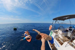 Barcellona: gita in barca a vela al tramonto di 2 ore