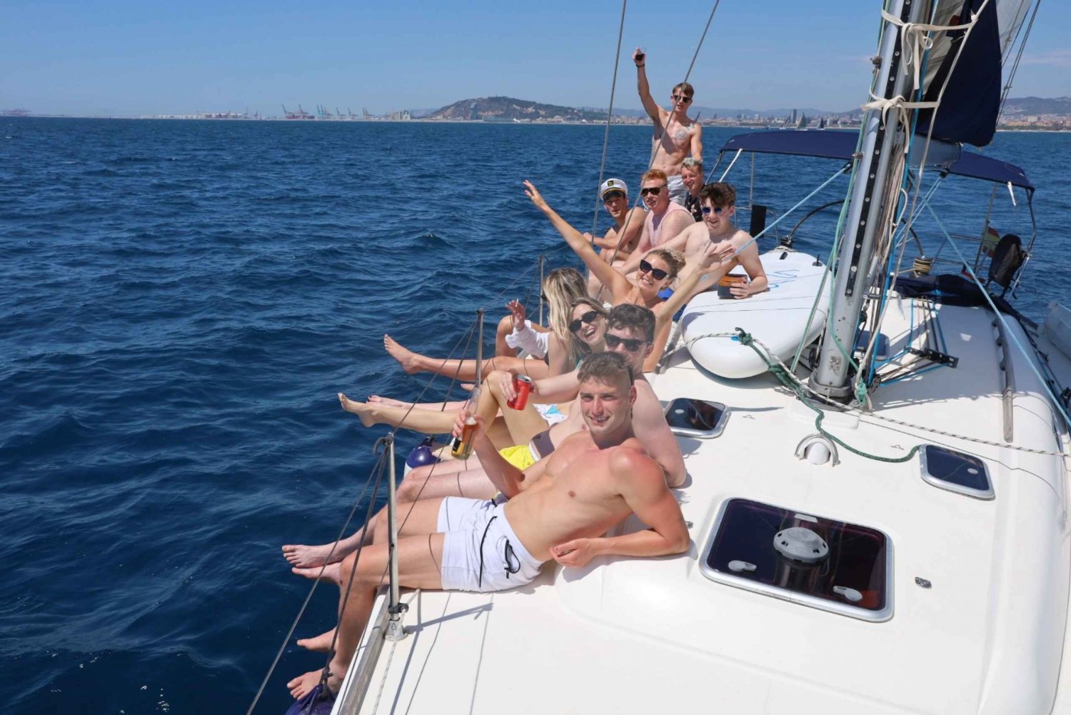 Barcelona 2h private sailing tour with local Skipper