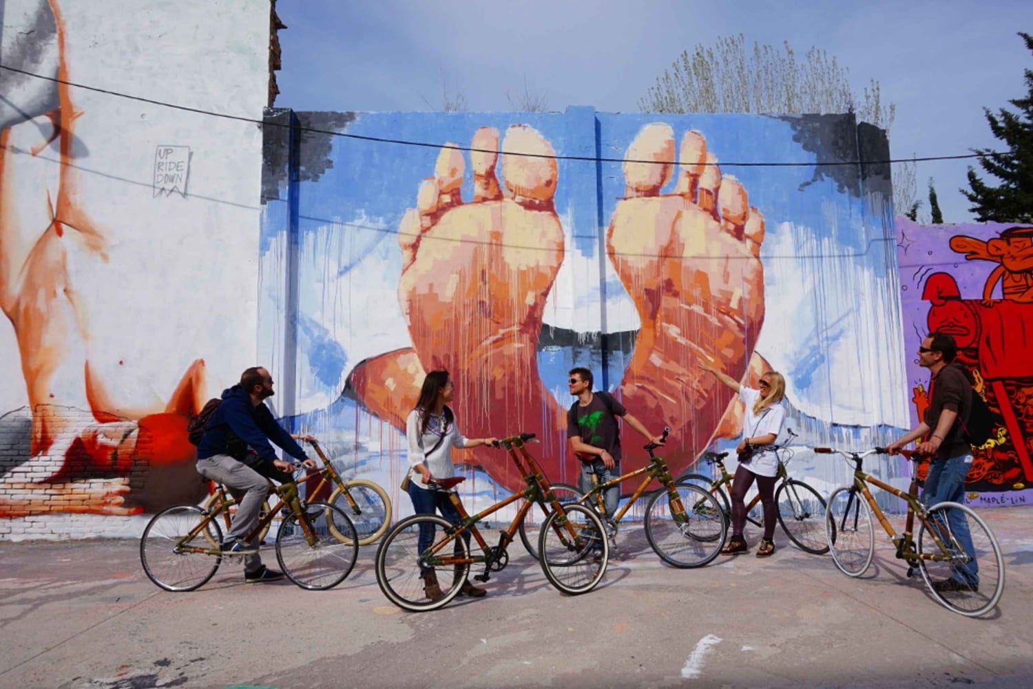 Barcelona: 3,5 uur durende streetart-tour op een bamboebike