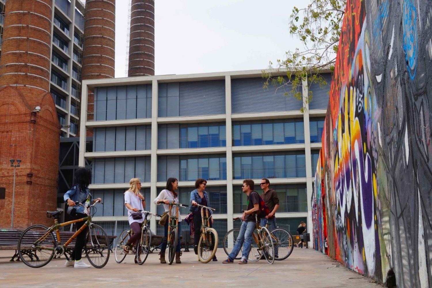 Barcelona: 3.5-Hour Street Art Tour by Bamboo Bike