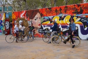 Barcelona: 3,5 uur durende streetart-tour op een bamboebike