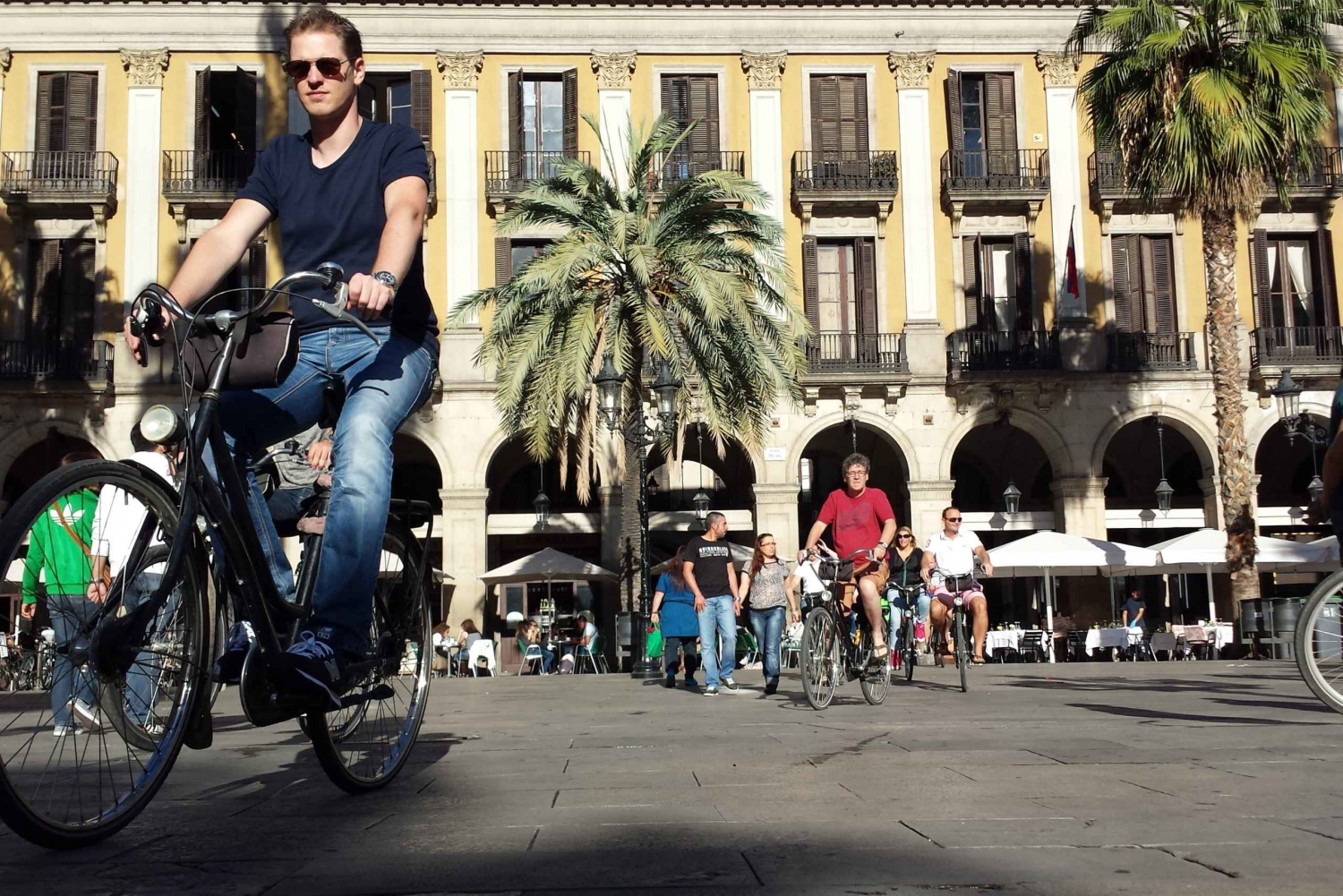 Barcelona: 3-Hour Alternative Bike Tour
