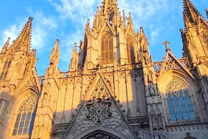 Barcelona: 3-Hour Best of the city Walking Tour & Surprise
