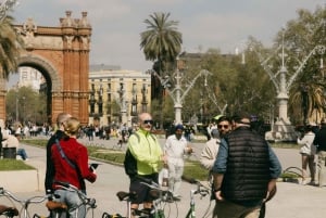 バルセロナ：地元ガイドによる 3 時間の自転車ツアー