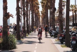 Barcellona: tour in bici di 3 ore con una guida locale