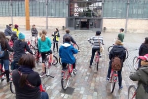 Barcellona: tour in bici di 3 ore con tapas spagnole