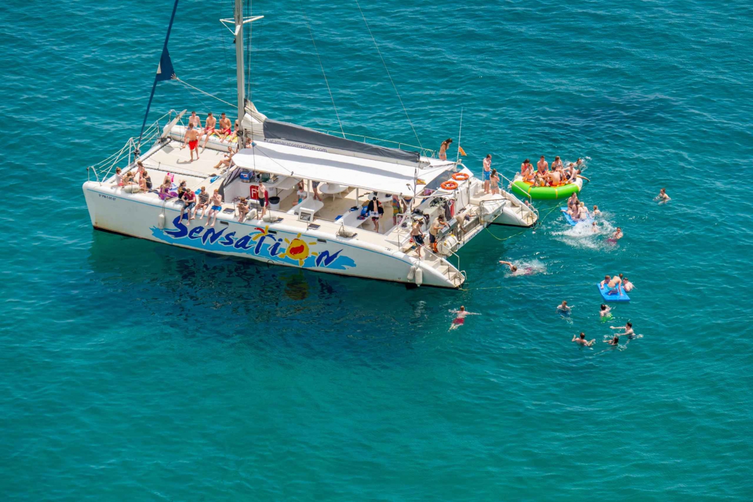 Barcellona: crociera e party in catamarano con grigliata