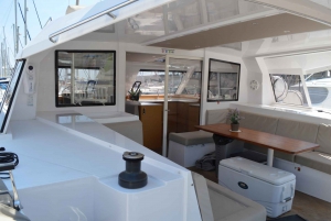Barcelona: Catamaran Sailing Trip with Food and Drinks