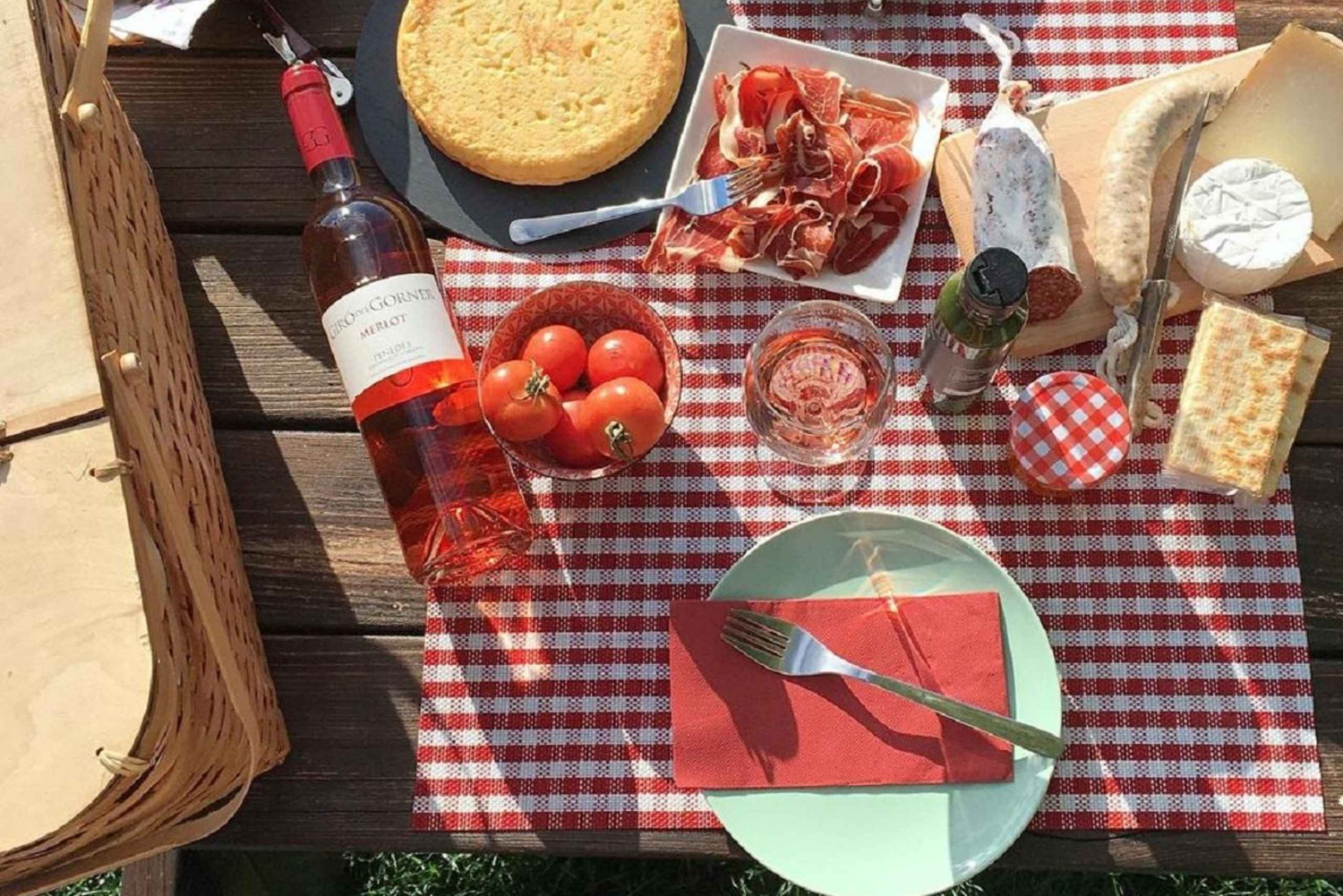 Барселона: 3 винодельни Пенедес с трансфером из отеля и обедом