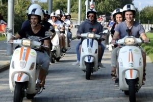 Barcelona: tour de 4 horas por lugares destacados en Scooter