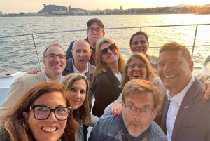 Barcellona: Tardeo in catamarano con cocktail e musica dal vivo