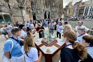 Barcelona: Gaudi's Sagrada Familia Small Group Guided tour