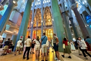 Barcelona: Gaudi's Sagrada Familia Small Group Guided tour