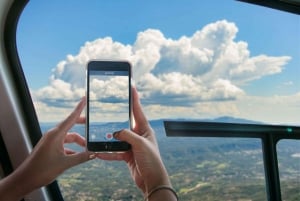 Lot helikopterem przez BarcelonÄ™ i Montserrat